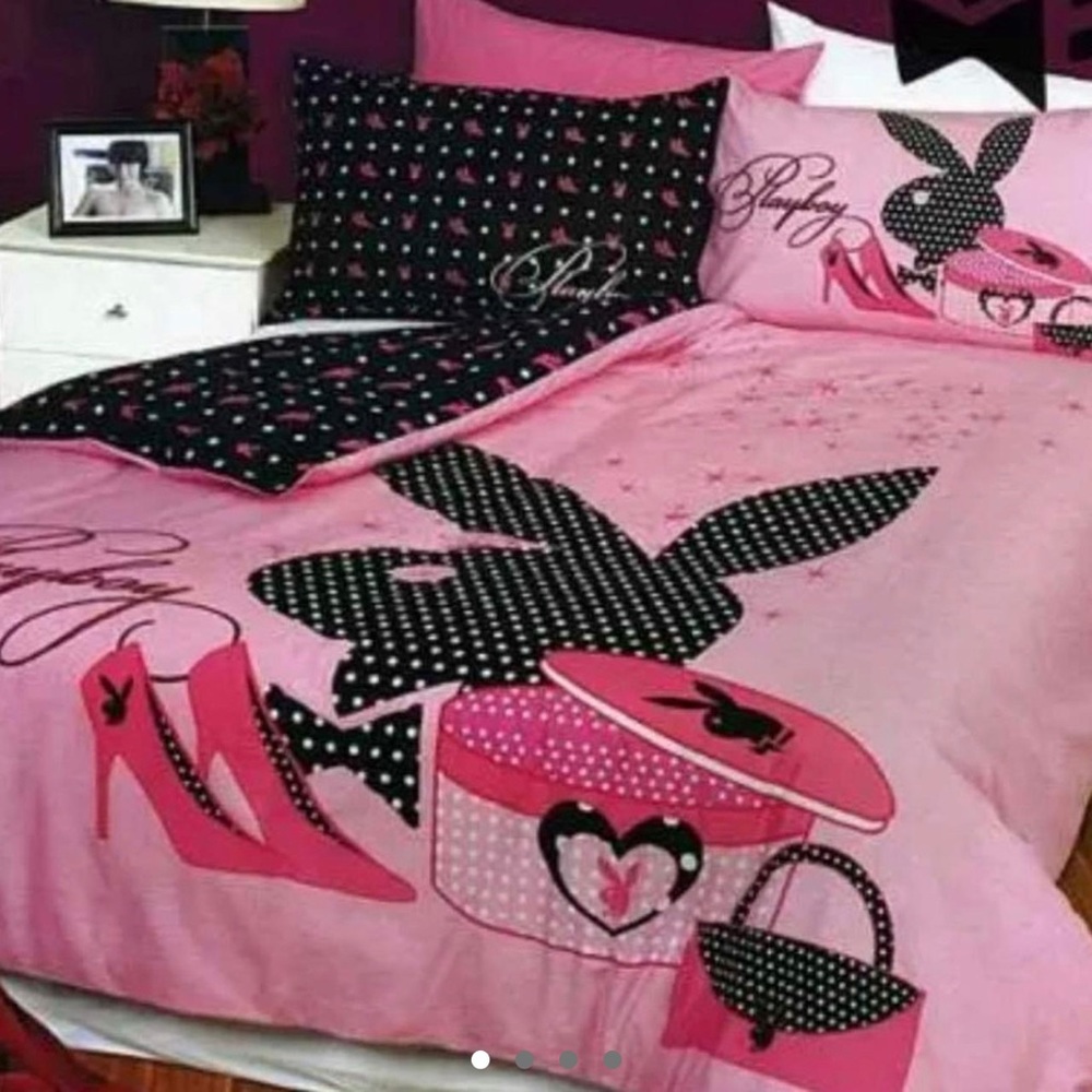 Gorgeous 2010 Playboy Quilt Cover + 2x Pillow Cases